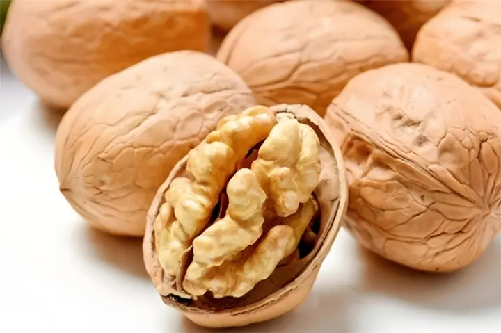 Walnut Kernels (6)