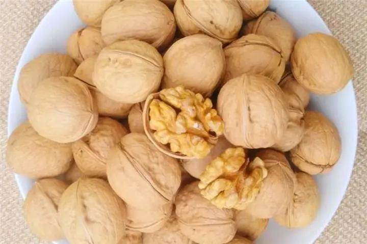 Walnut Kernels (7)